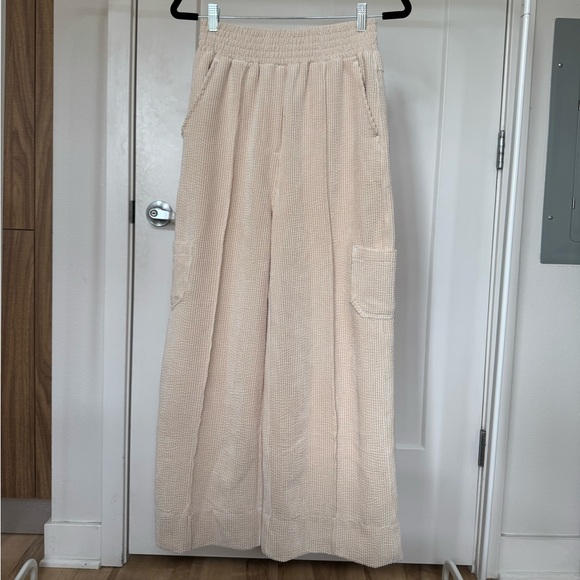 Urban Outfitters Butter Yellow Cream Corduroy-esque Velvet Cargo Pants - Picture 1 of 5